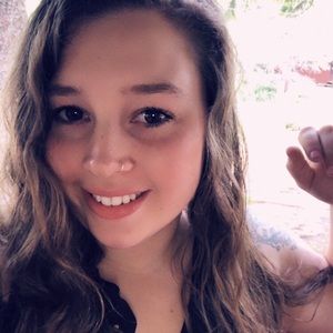 Meet your Posher, Joelle